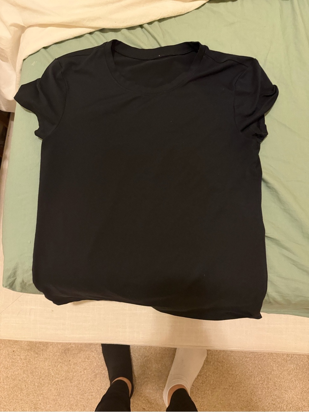 ALO Yoga  Tee - Picture 5 of 5